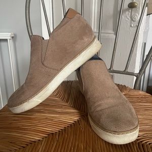 Slip On Taupe 7.5 sneakers